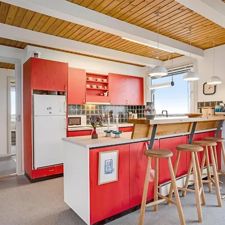 Snioulf - 10m From The Sea By Interhome *